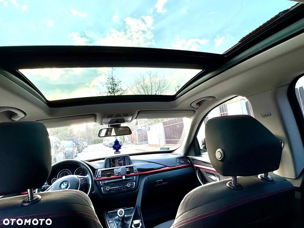 BMW Seria 3 320i Sport Line - 32