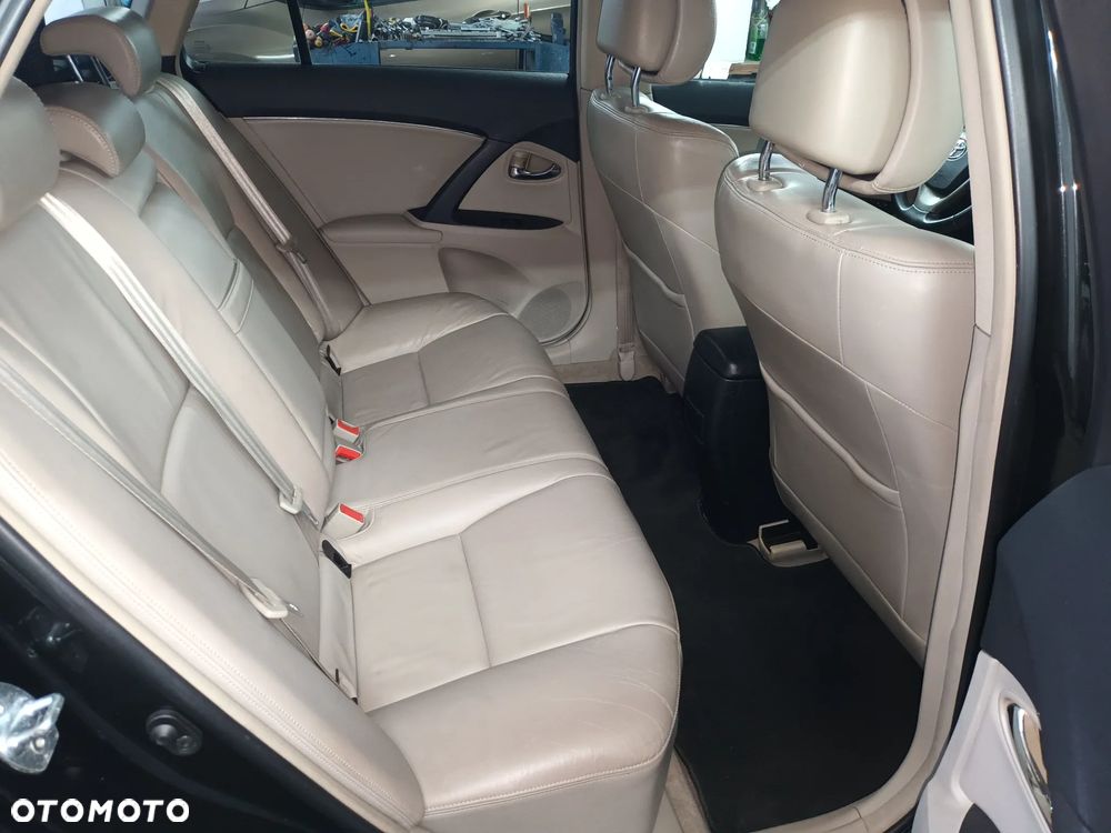 Toyota Avensis 1.8 Premium EU5 - 15