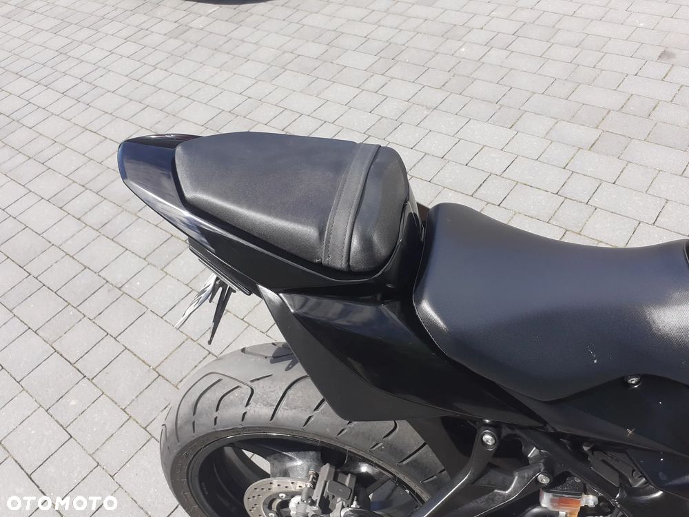 Suzuki GSR - 26