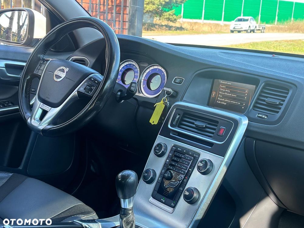 Volvo V60 D3 R-Design - 36