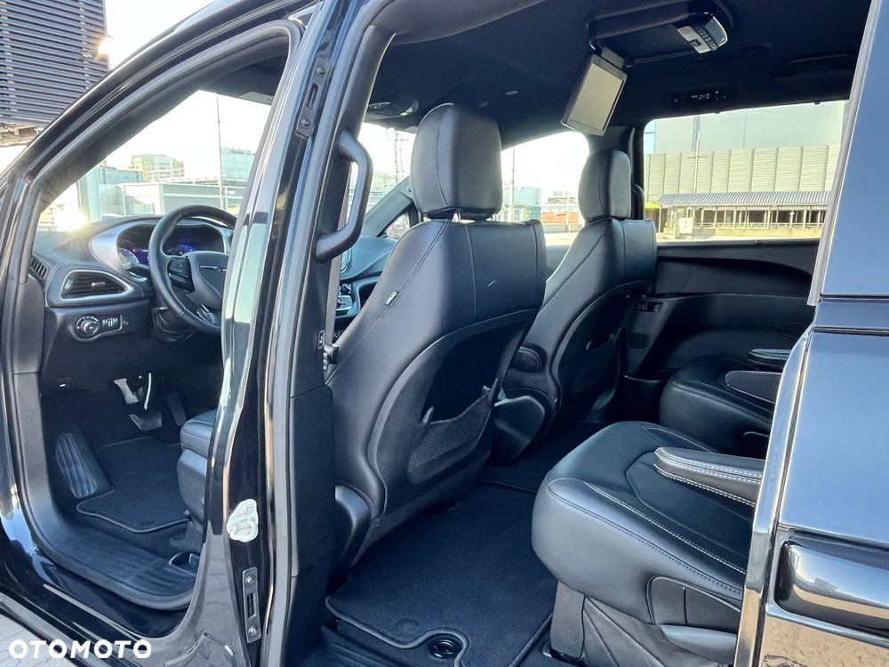 Chrysler Pacifica - 5