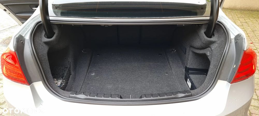 BMW Seria 3 328i Touring Sport Line - 15