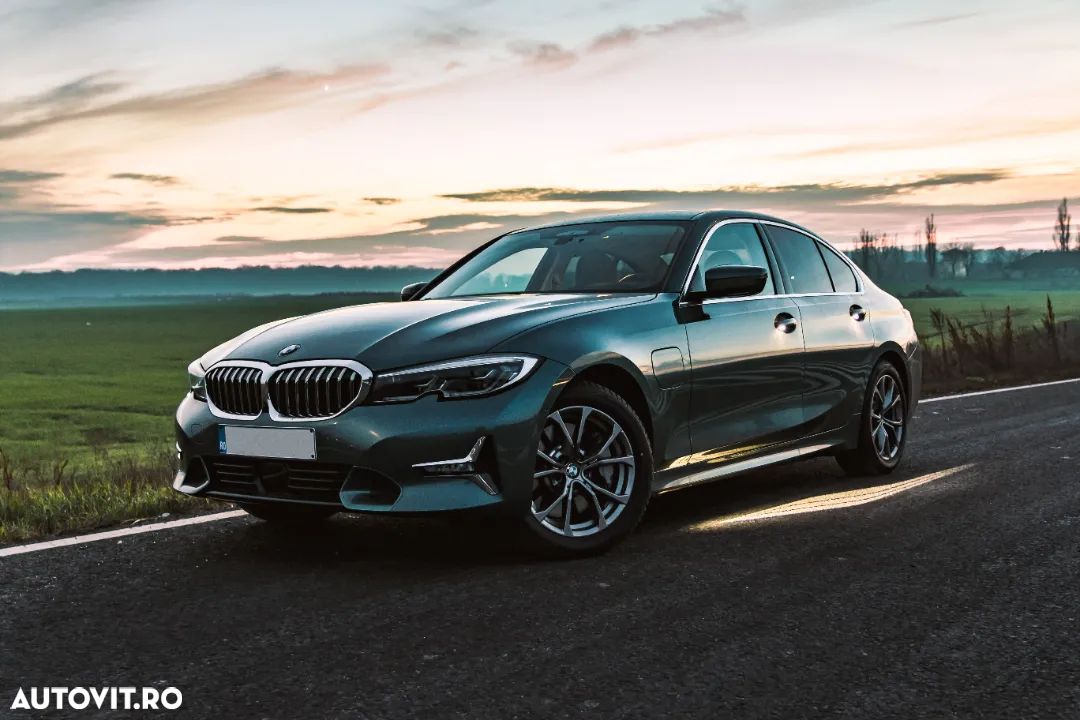 BMW Seria 3 330e xDrive Aut. - 1