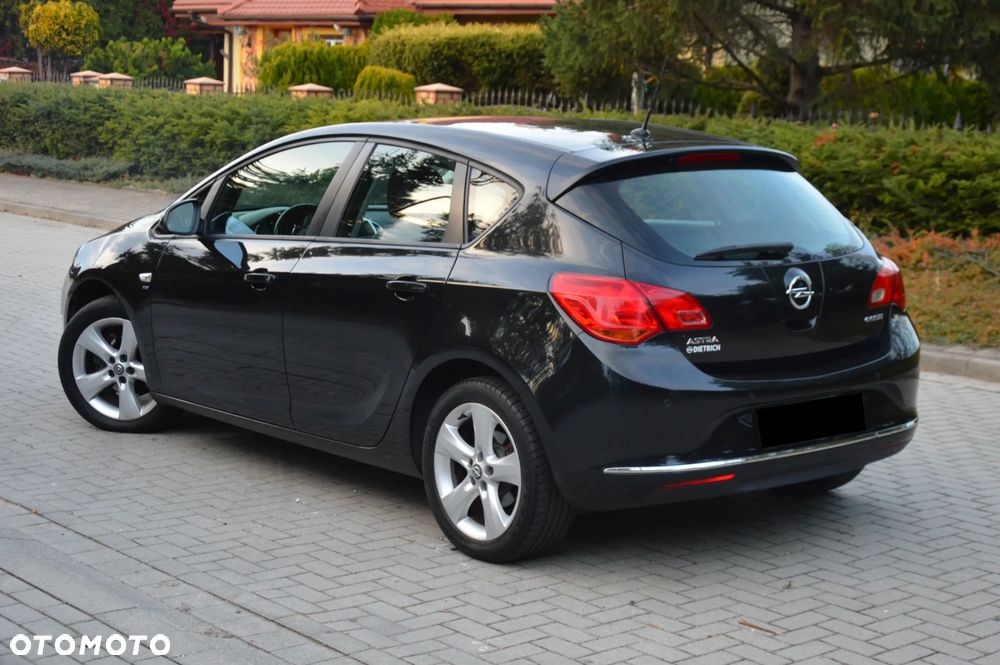 Opel Astra 2014 photo 3