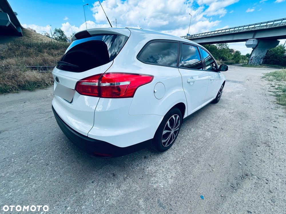 Ford Focus 1.5 TDCi Red Edition - 4