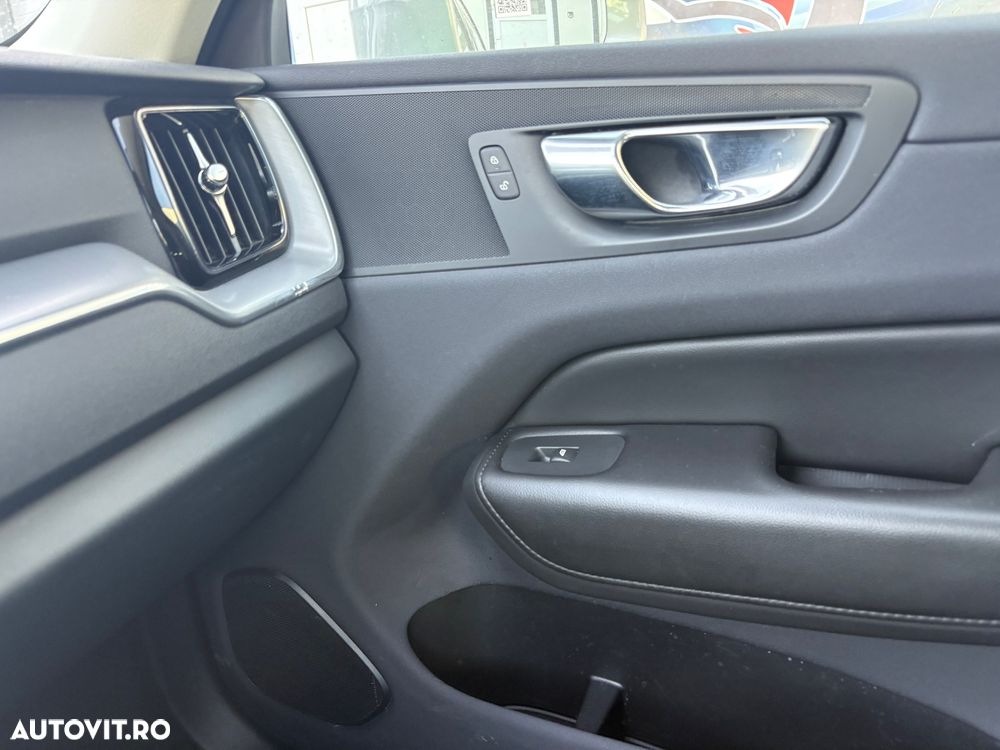 Volvo XC 60 B4 B Geartronic Momentum Pro - 40