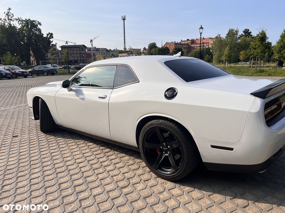 Dodge Challenger - 3