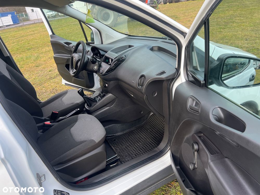 Ford Transit Courier - 8