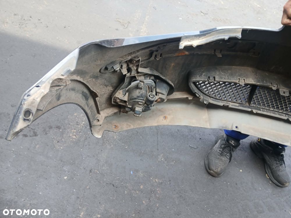 BMW 1 E87 zderzak przedni kod lakieru 668/9 - 9