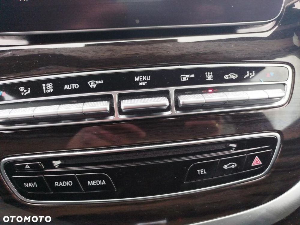 Mercedes-Benz Klasa V - 17