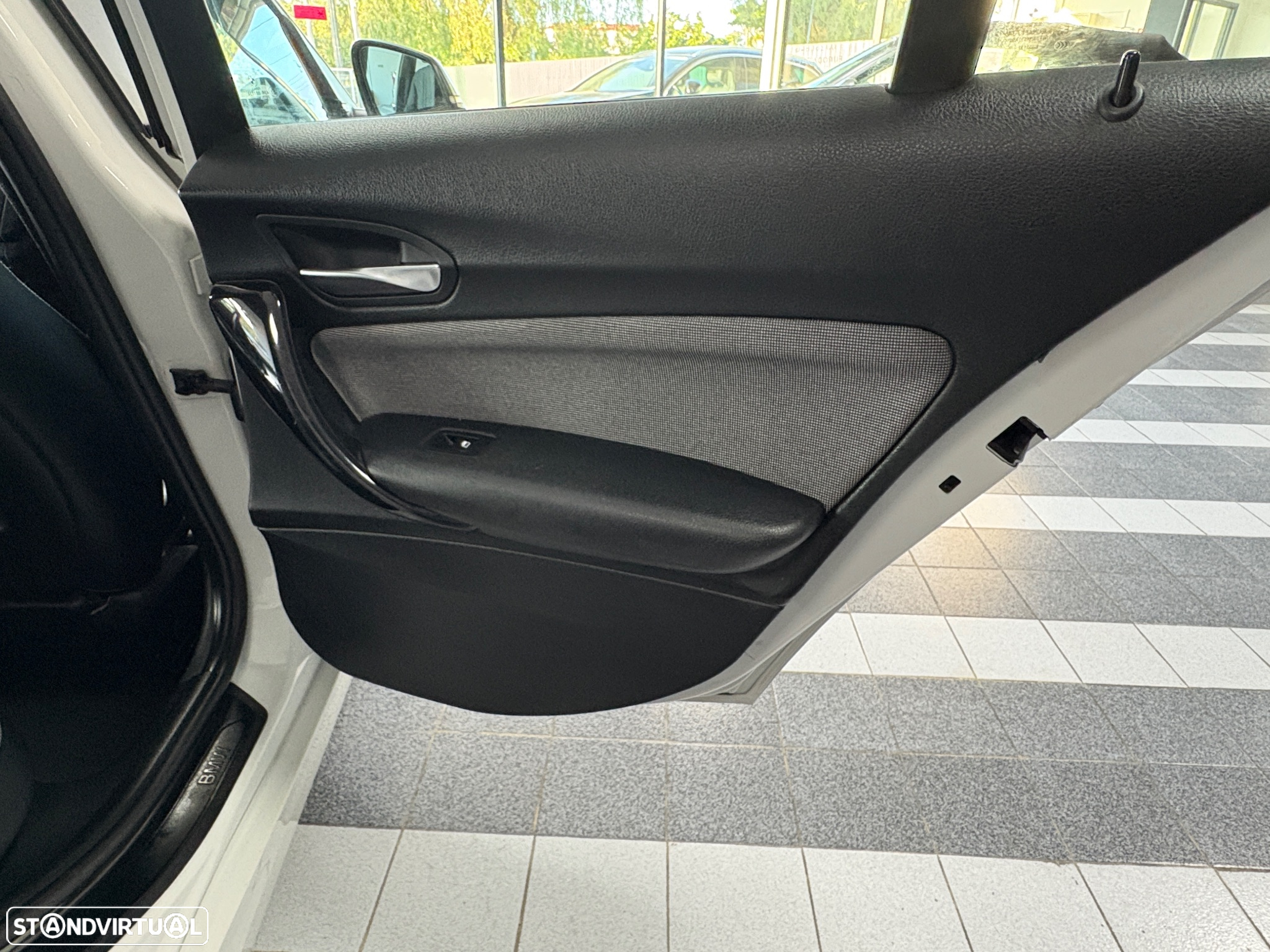 BMW 116 d Line Urban - 29