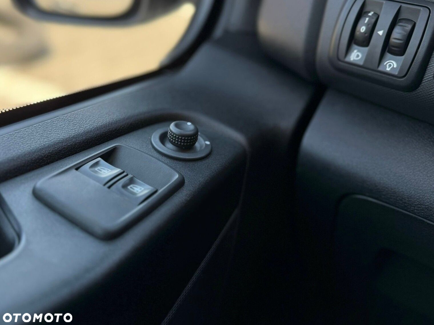Opel Vivaro Blaszak / Zabudowa Gastronomiczna - 14