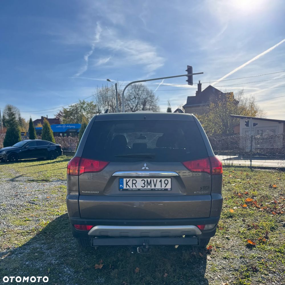 Mitsubishi Pajero Sport 2.5 DID Intense + - 8
