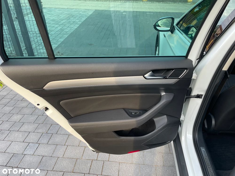 Volkswagen Passat Alltrack 2.0 TDI SCR 4Motion DSG (BMT) - 24