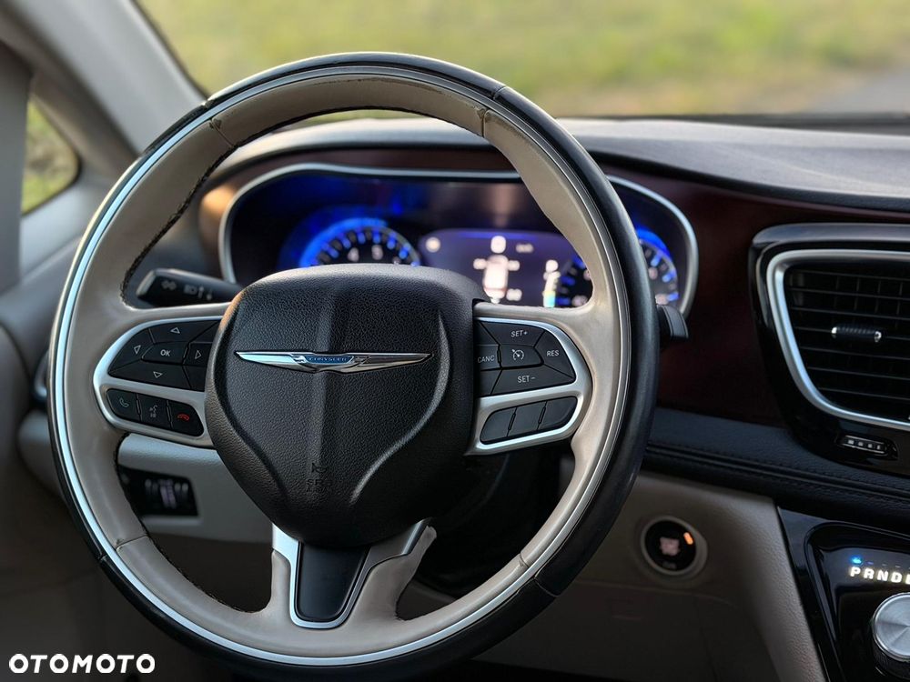 Chrysler Pacifica - 23