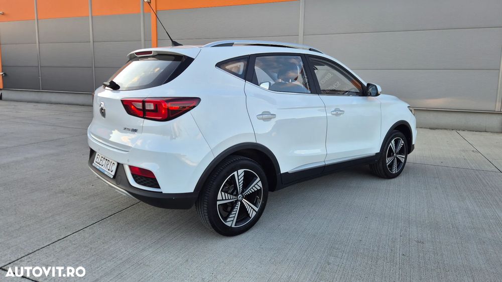 MG ZS EV Luxury - 5