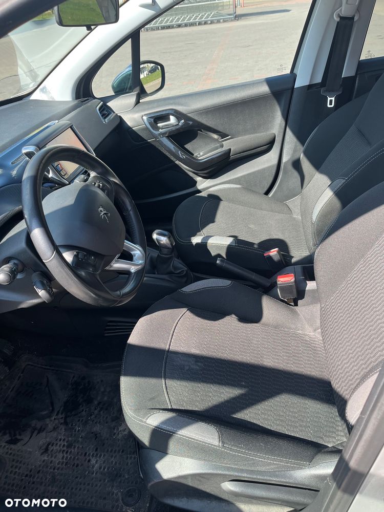 Peugeot 208 1.2 PureTech Style - 12