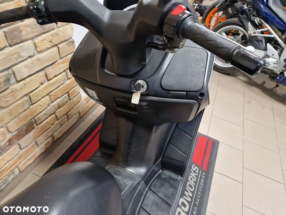 Suzuki Burgman - 24