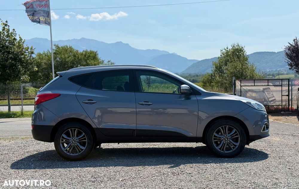 Hyundai ix35 2.0 CRDI 4WD Fifa World Cup Gold Edition - 15