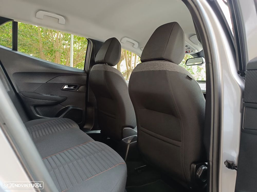 Peugeot 2008 1.2 PureTech Active — fotografia 32