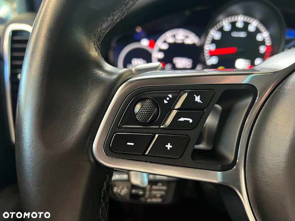 Porsche Cayenne Standard - 12