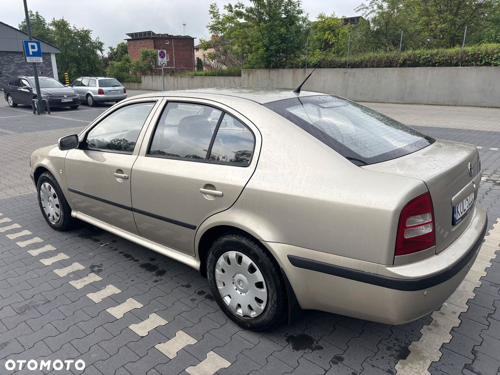 Skoda Octavia 1.6 Tour Plus - 3