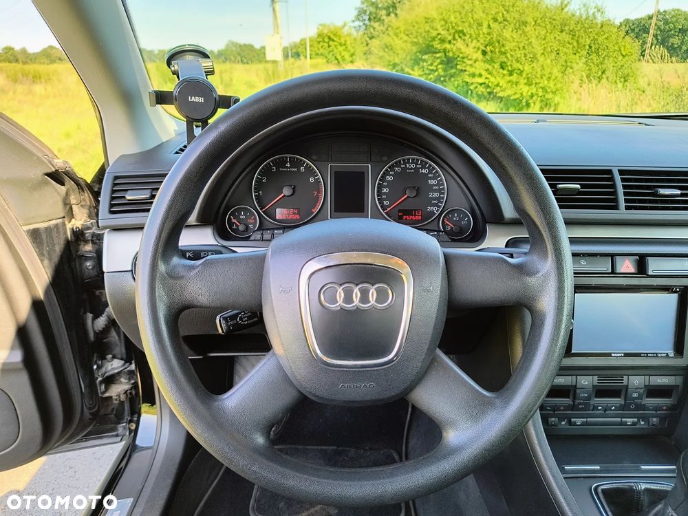 Audi A4 Limousine - 12