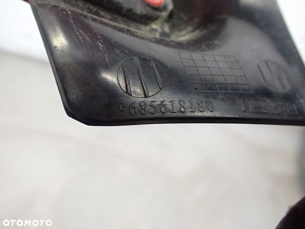 LAMPA PRAWA TYLNA PEUGEOT 207 - 12