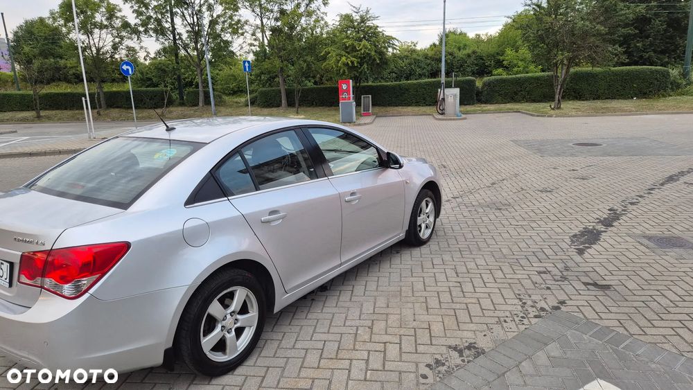 Chevrolet Cruze 1.6 LS+ - 3