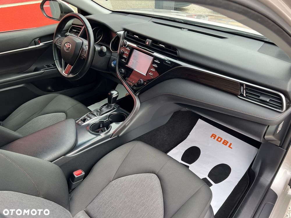 Toyota Camry 2.5 Hybrid Comfort CVT - 28
