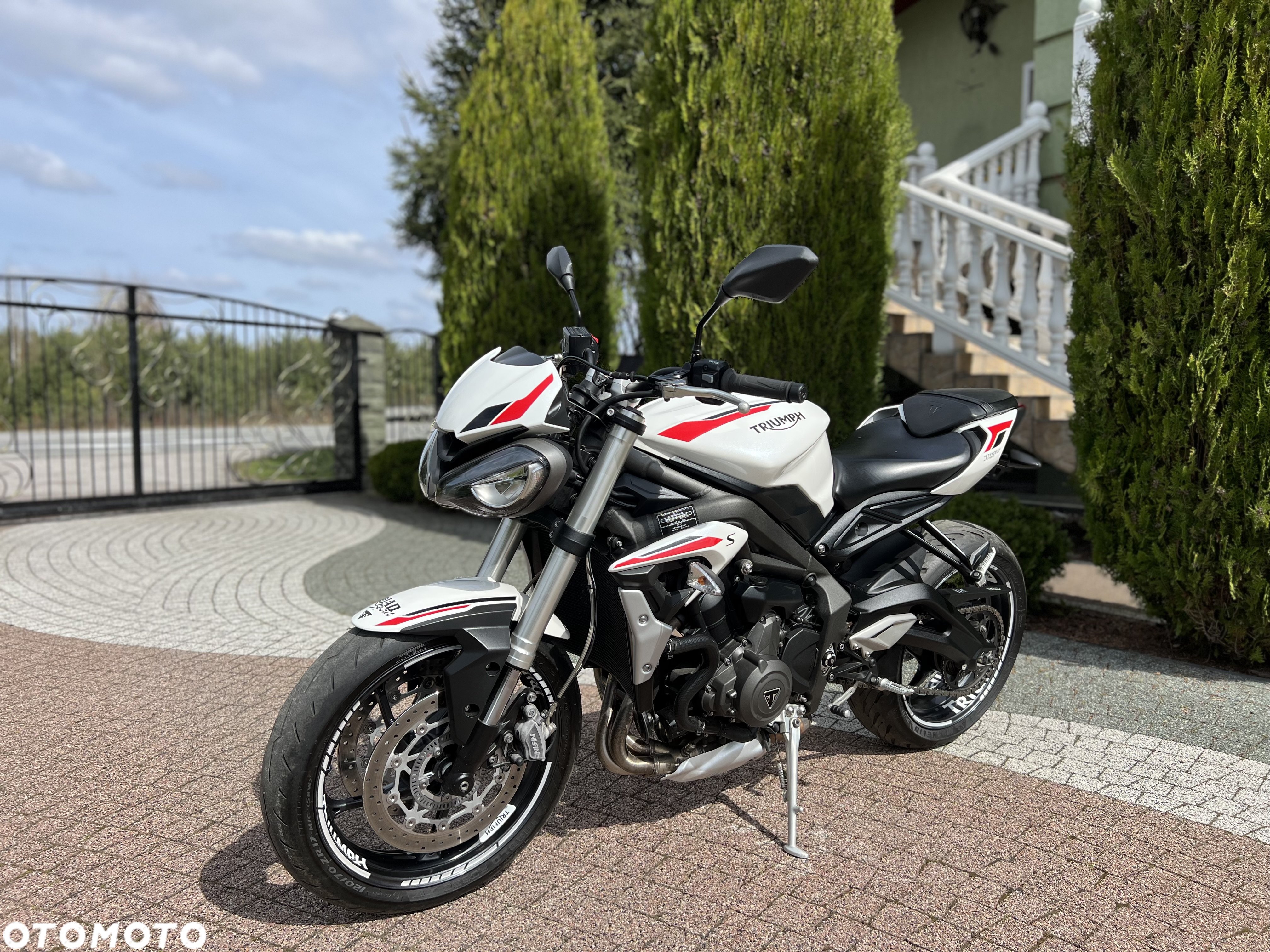 Triumph Street Triple - 27