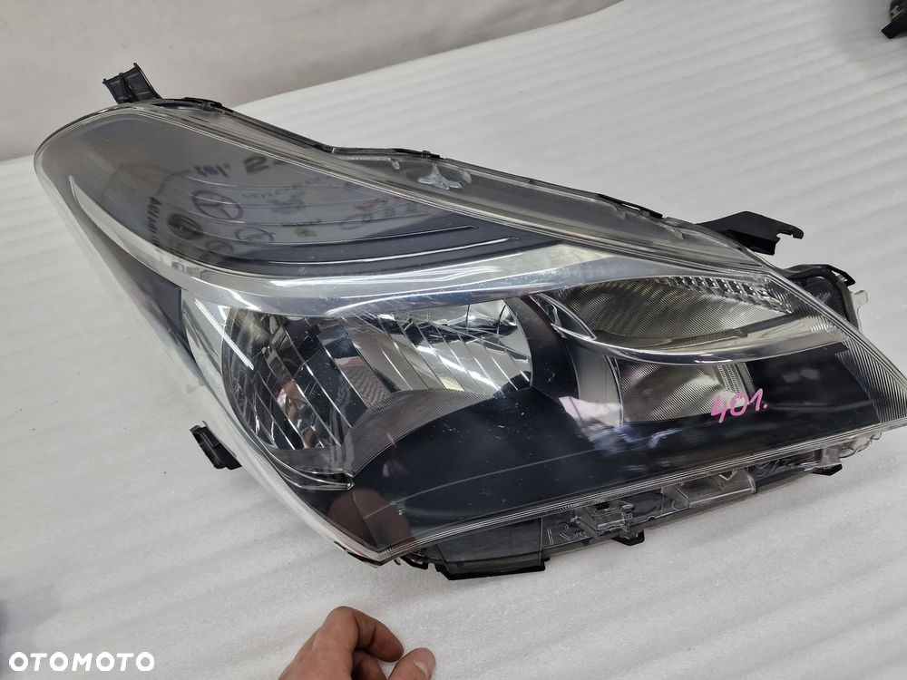 TOYOTA YARIS III 3 LIFT 14- PRAWA ZWYKŁA LAMPA PRZEDNIA PRZÓD , NR KOITO 0D-158 , NR AUKCJI LL401 - 6