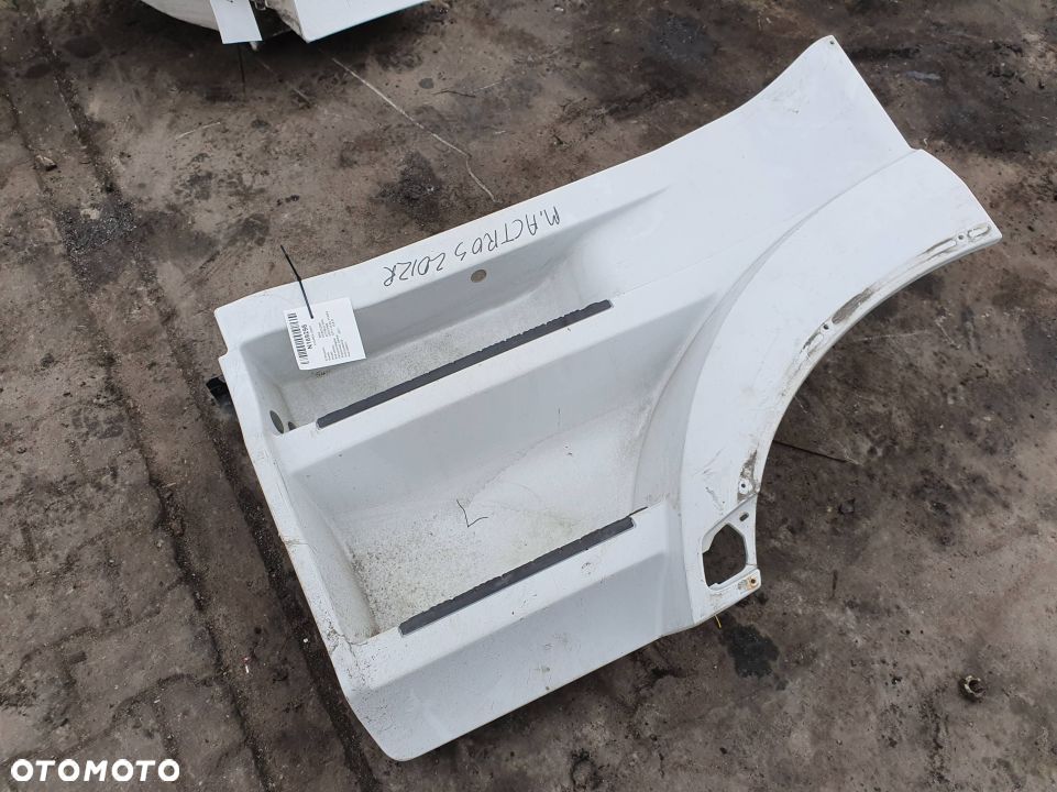 STOPIEŃ LEWY MERCEDES ACTROS MP4 - 3