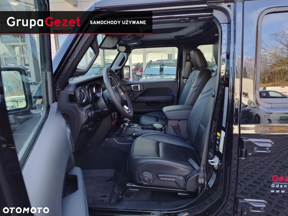 Jeep Wrangler - 11