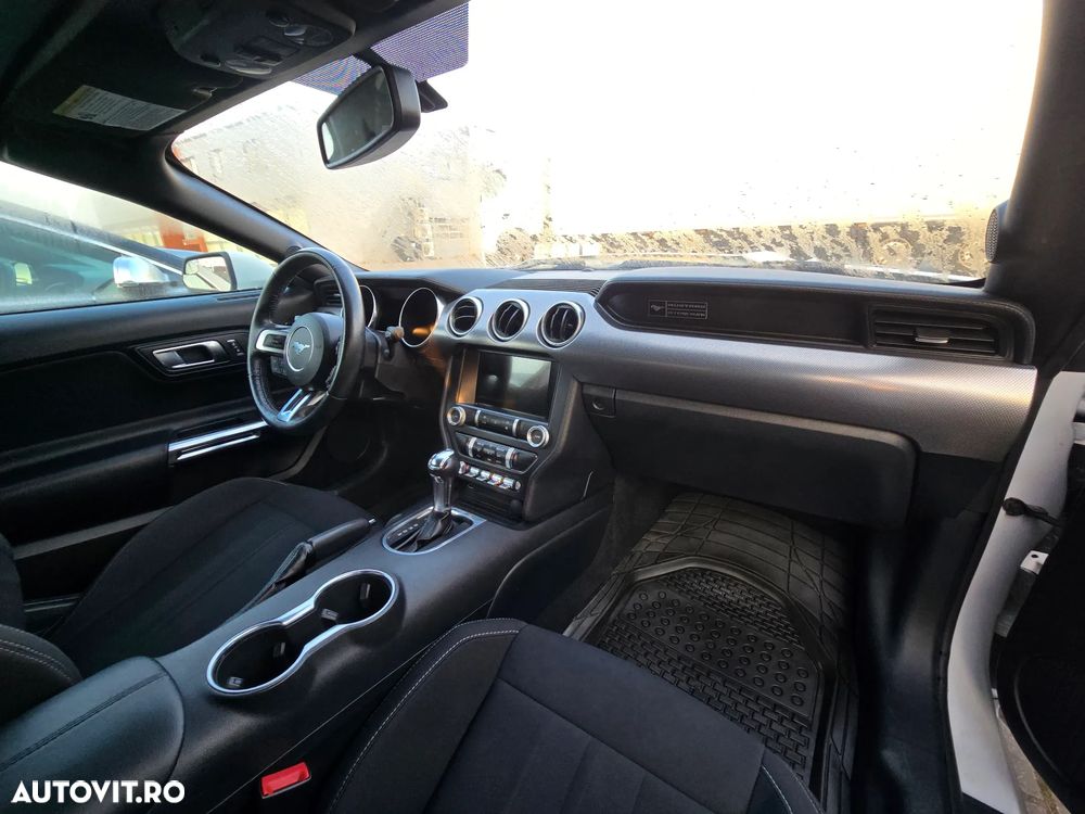 Ford Mustang - 8