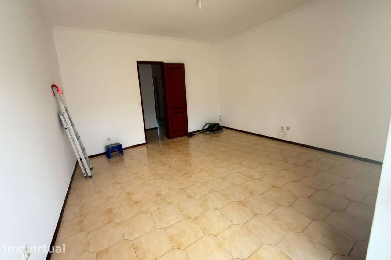 Apartamento T3 com Varandas e Vista Cidade em Torres Vedras - Grande imagem: 5/26