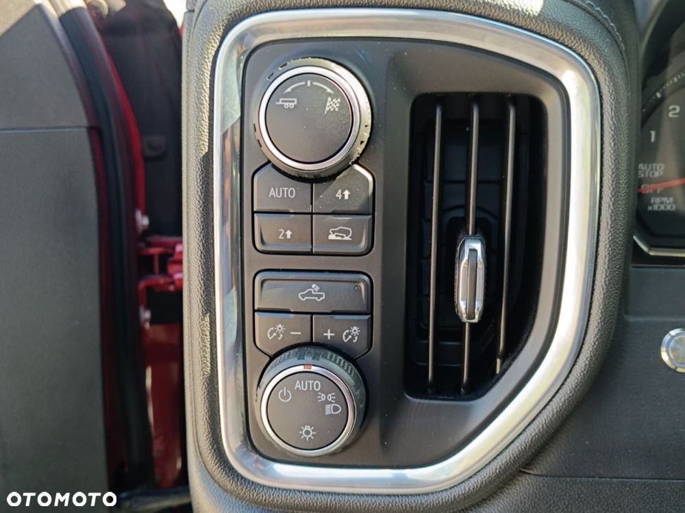 Chevrolet Silverado - 32
