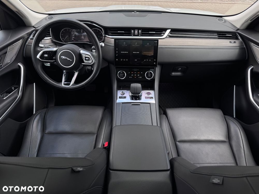 Jaguar F-Pace - 11