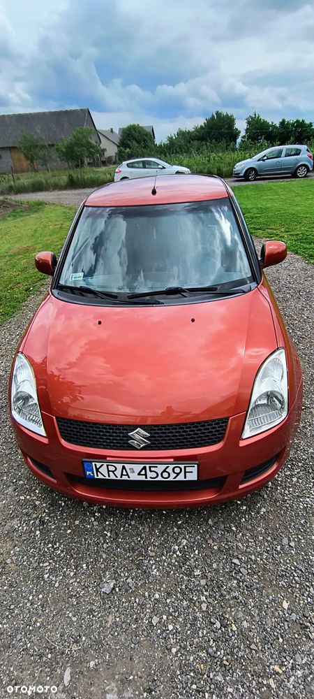 Suzuki Swift 1.3 Sakura - 2