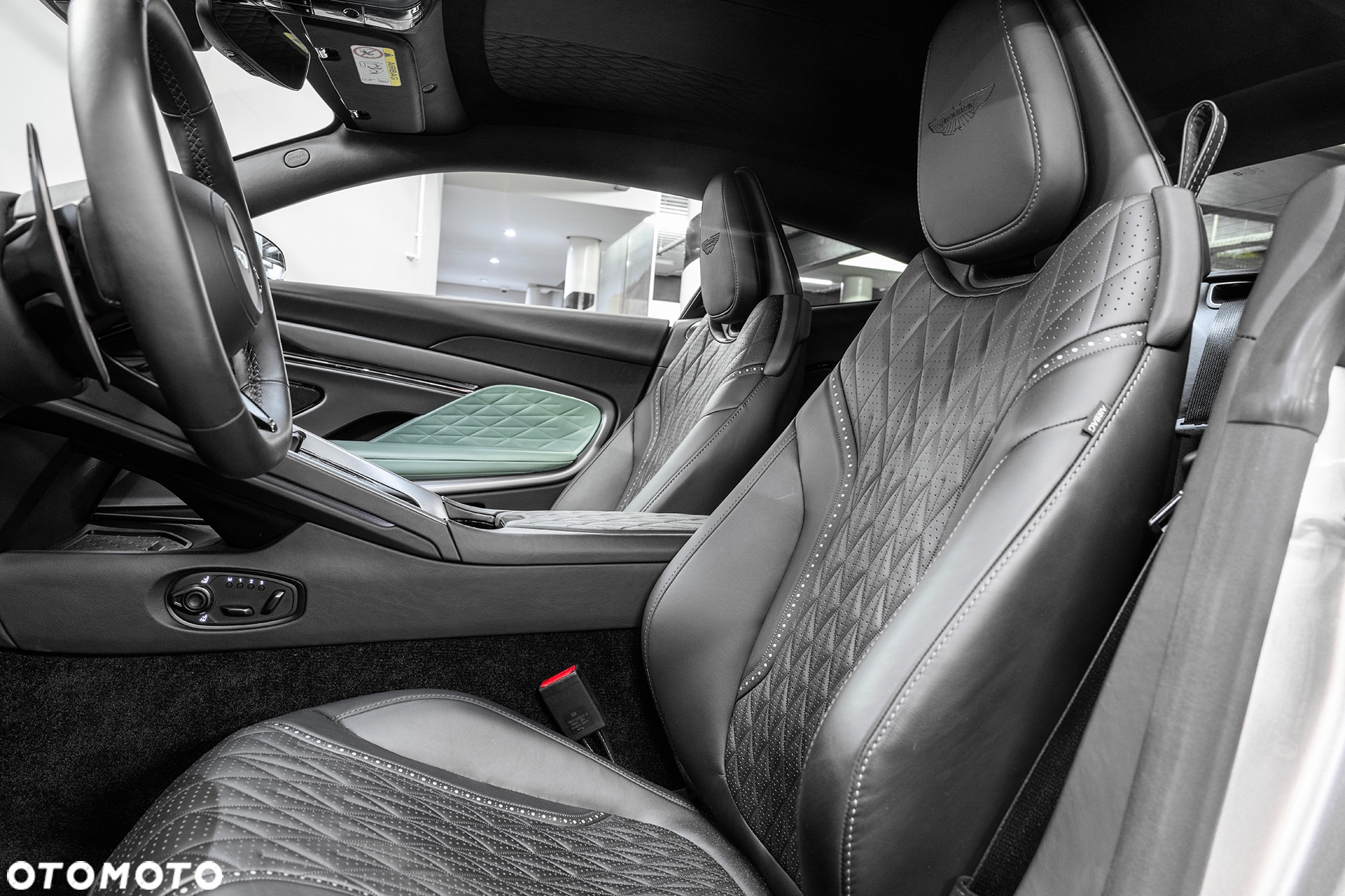 Aston Martin Inny - 11