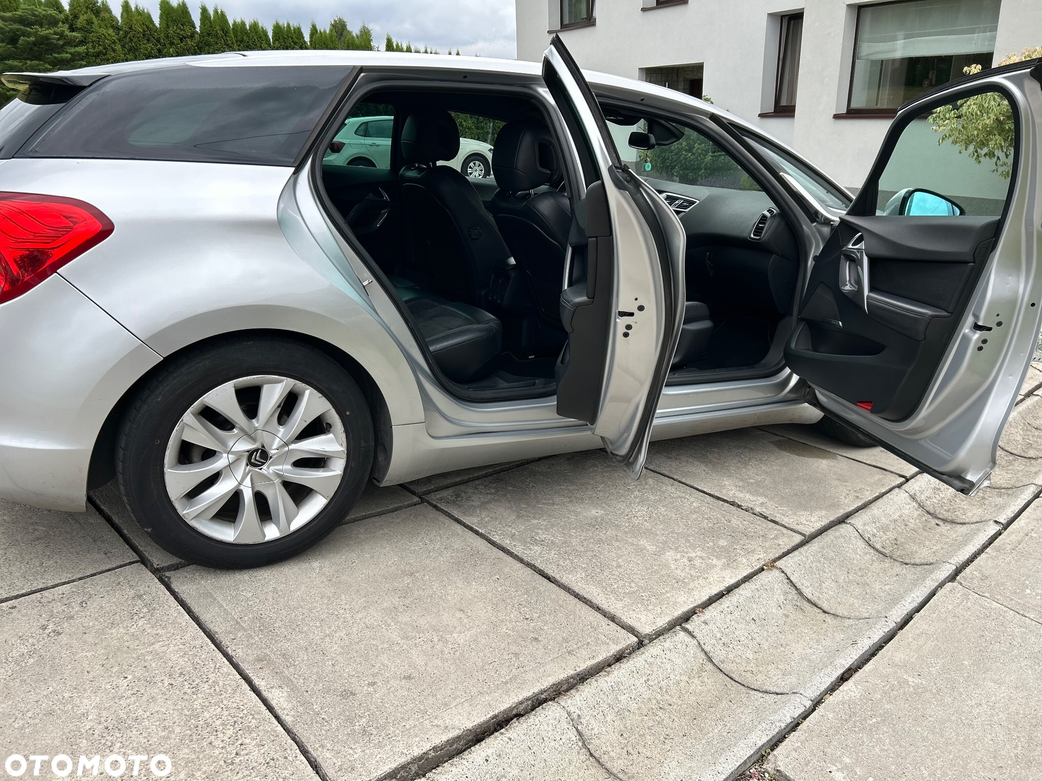 Citroën DS5 e-HDi 110 EGS6 Chic - 13