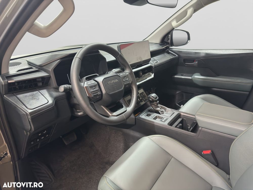 Toyota Hilux 2.8D MHEV Double Cab 6AT AWD Invincible - 9