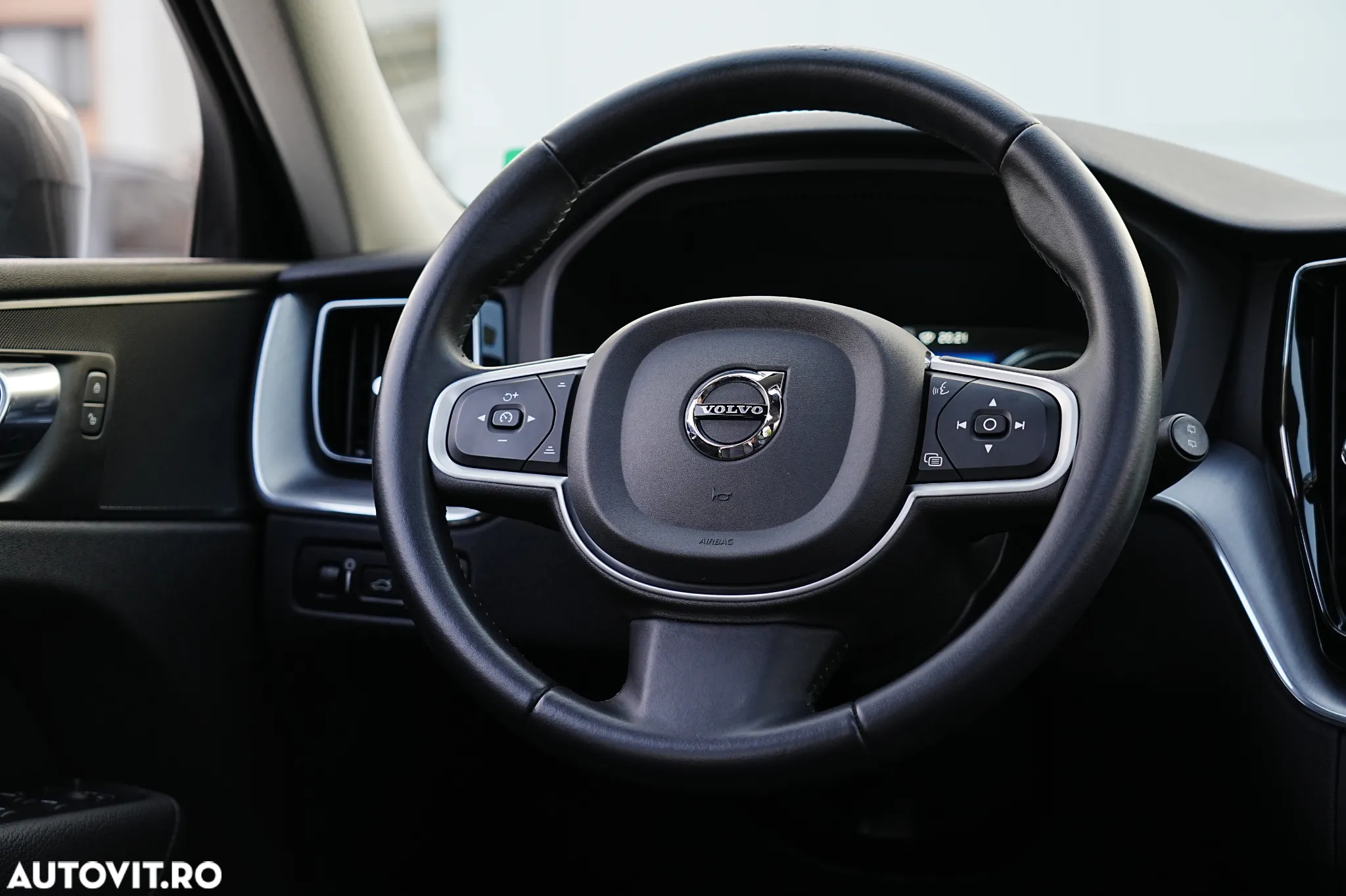 Volvo XC 60 T6 AWD Plug-in Hybrid Core - 25