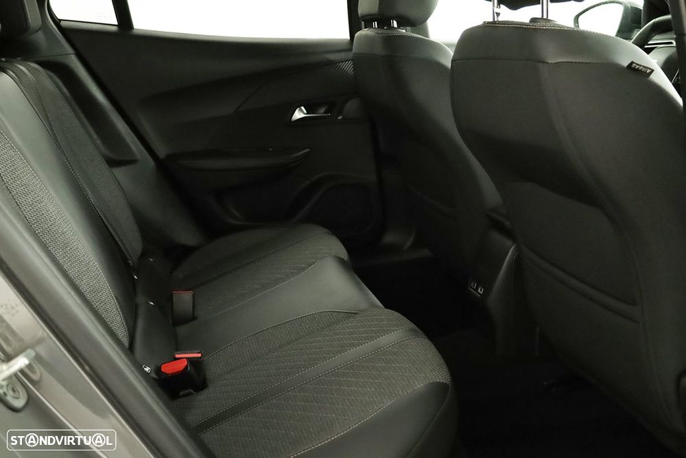 Peugeot 2008 1.2 PureTech Allure EAT8 - 24