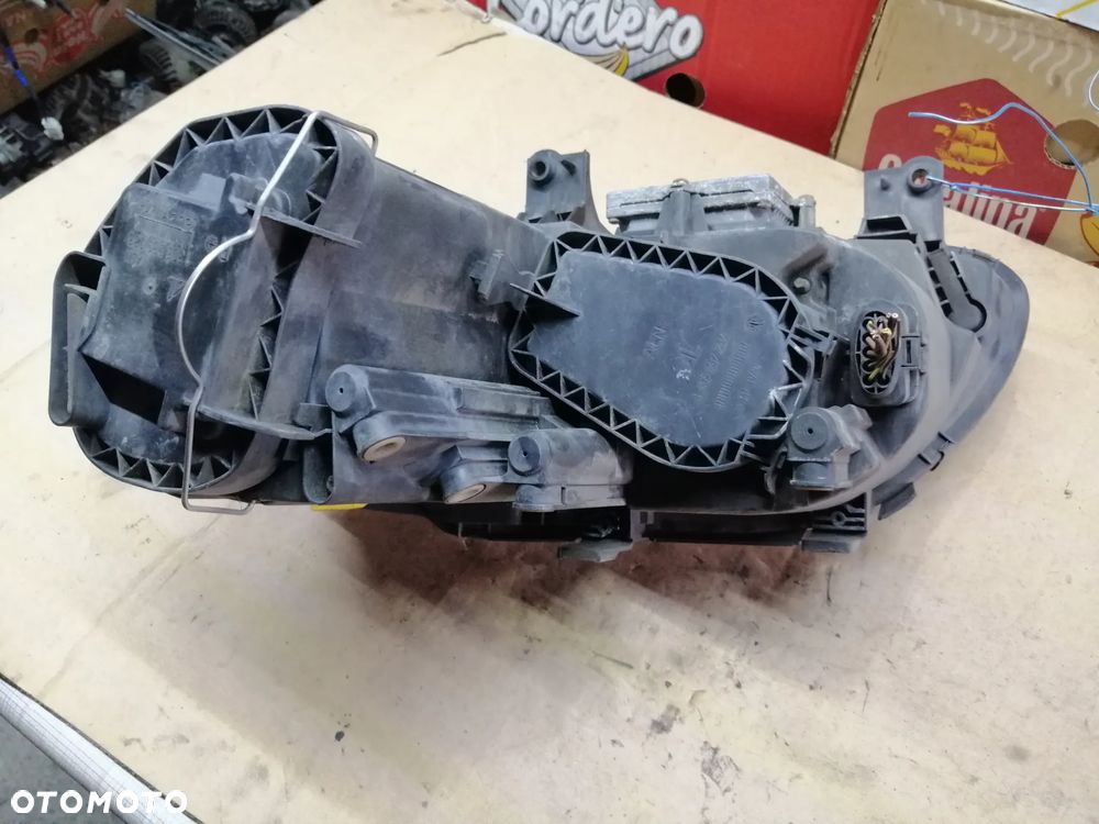 Volkswagen Touran Caddy lampy przód Xenon komplet - 24