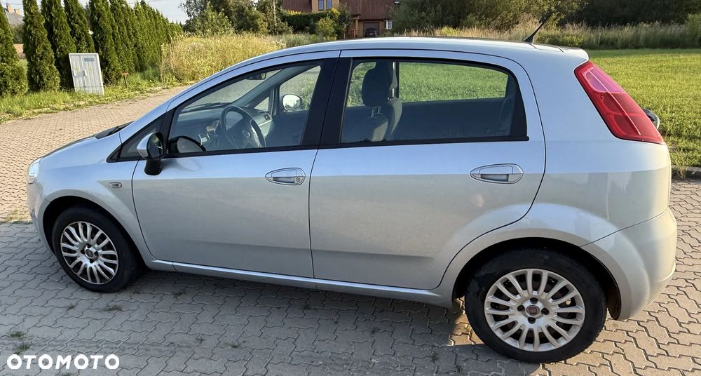 Fiat Grande Punto Actual 1.4 8V Estiva Blue&Me Euro5 - 6