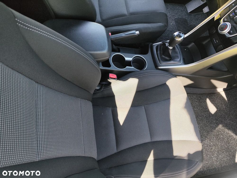 Hyundai i30 1.6 CRDi Fifa World Cup Edition - 9