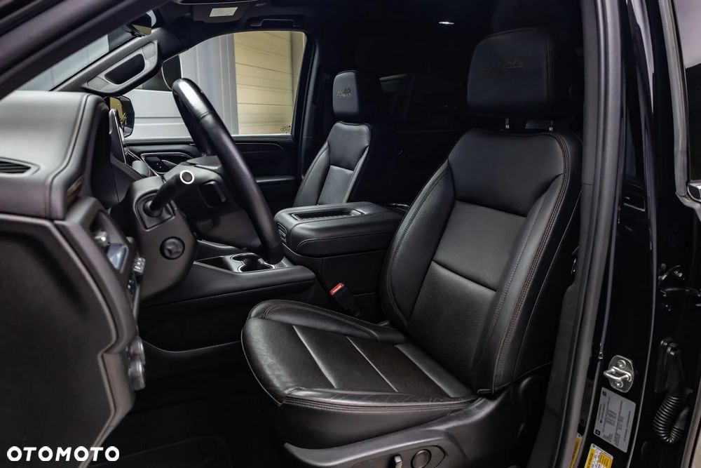 Chevrolet Suburban - 11