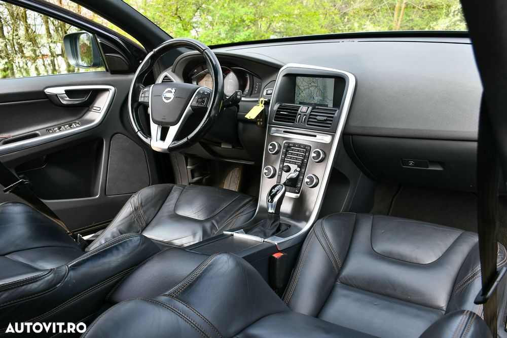 Volvo XC 60 D4 AWD Geartronic Momentum - 12