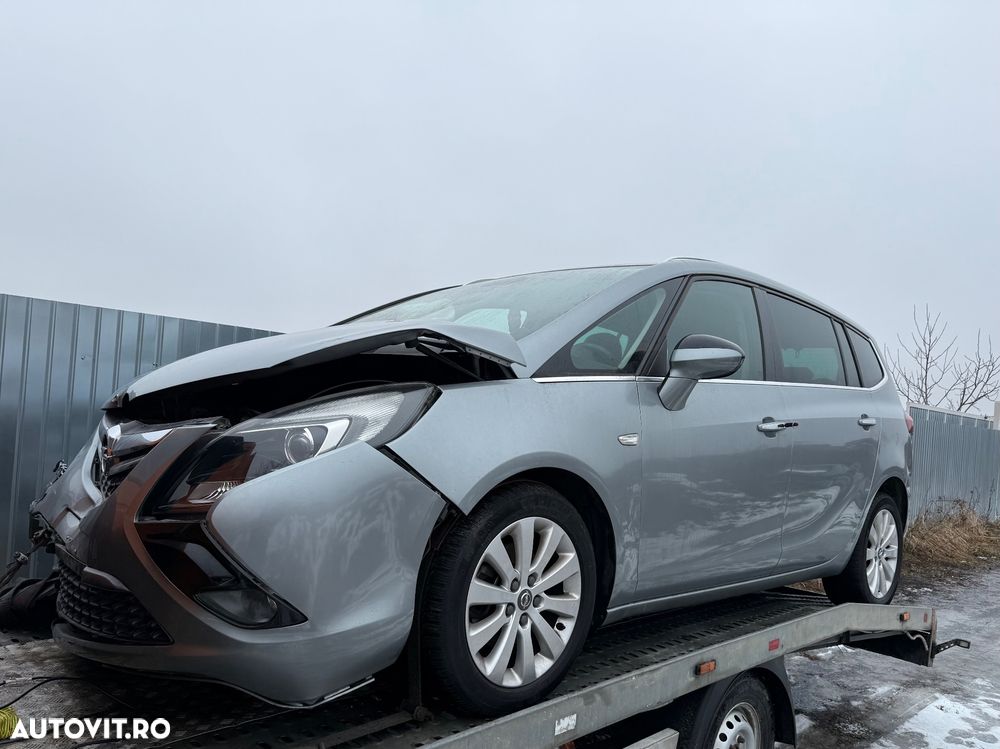 Dezmembrări auto opel Zafira C Tourer 2013 ecoo m turbo benzină 16 gri cu 7 locuri volan pe stanga navigație etc - 1